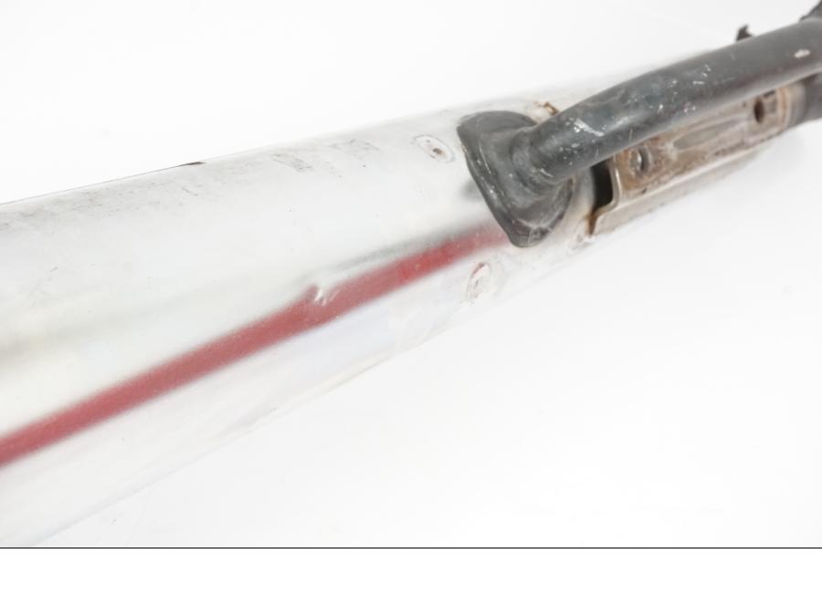 Snett uppifrån på Ljuddämpare från en Honda VT 750 DC SPIRIT -2001 motorcykel.