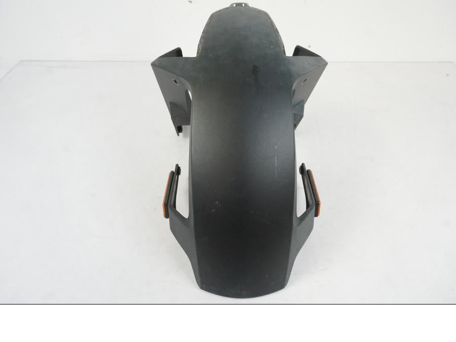 Baksidan på Framskärm från en KTM 1290 Super Duke R -2022 motorcykel.