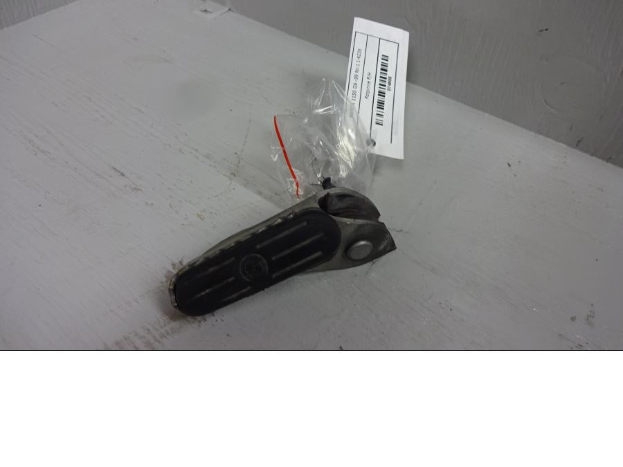 Framsidan på Fotpinne från en BMW R 1150 GS -1999 motorcykel.