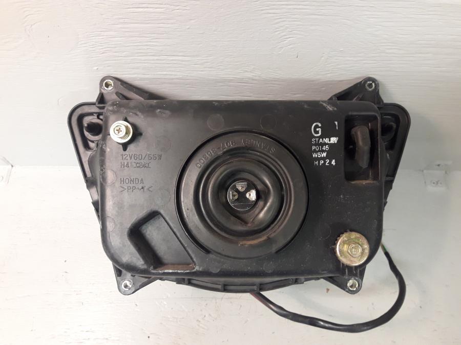 Baksidan på Strålkastare från en Honda CBR 600 -1999 motorcykel.