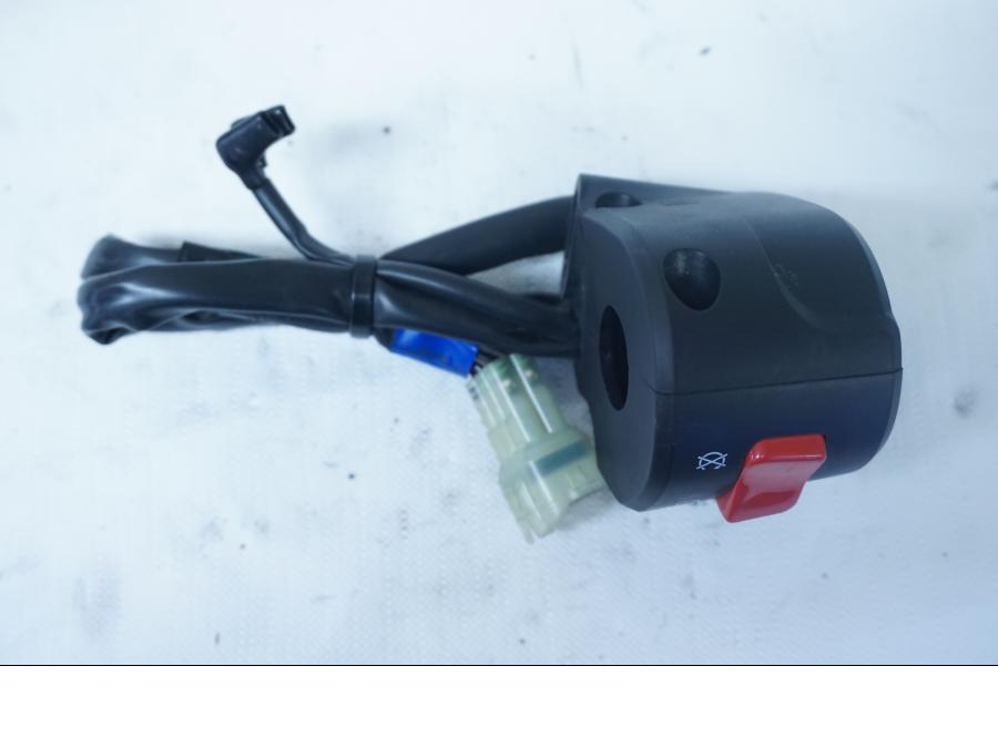 Baksidan på Styrelreglage från en Kawasaki Ninja 650 -2018 motorcykel.