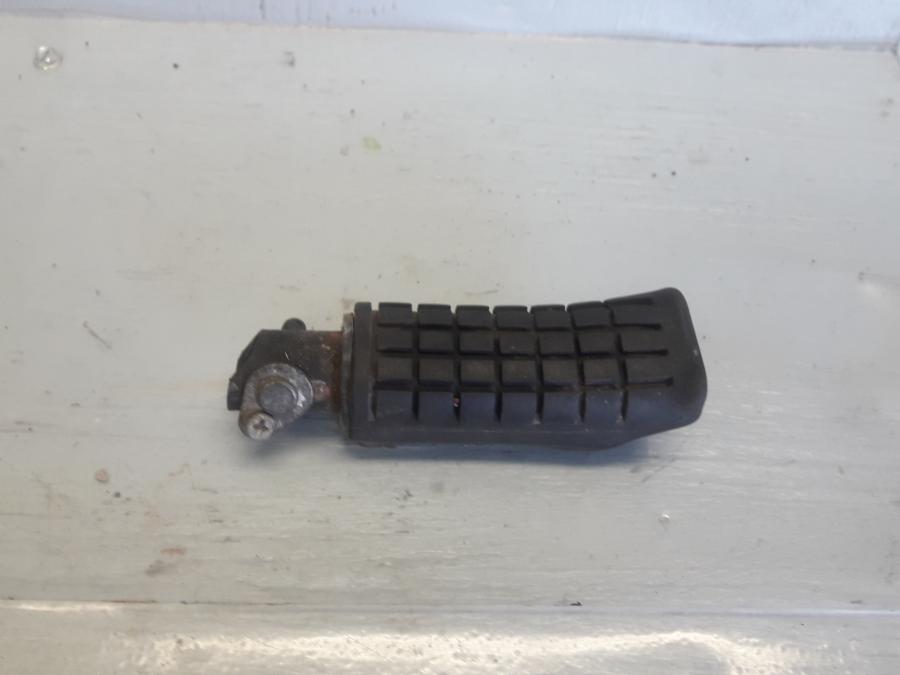 Framsidan på Fotpinne från en Honda CBR 125 R -2008 motorcykel.