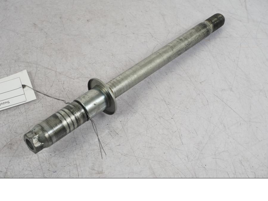 Baksidan på Axel från en Suzuki VZ 800 -2000 motorcykel.