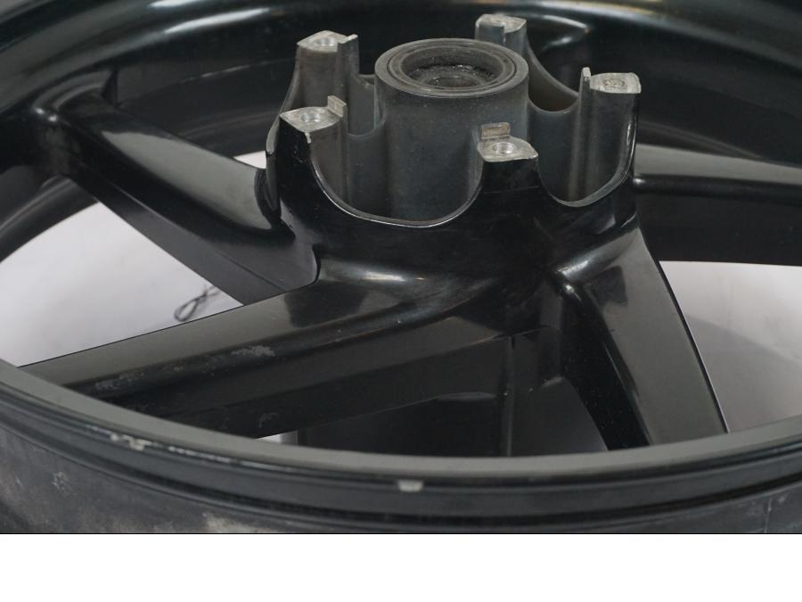 Extrabild4 på Fälg från en Aprilia RS 125 -2000 motorcykel.