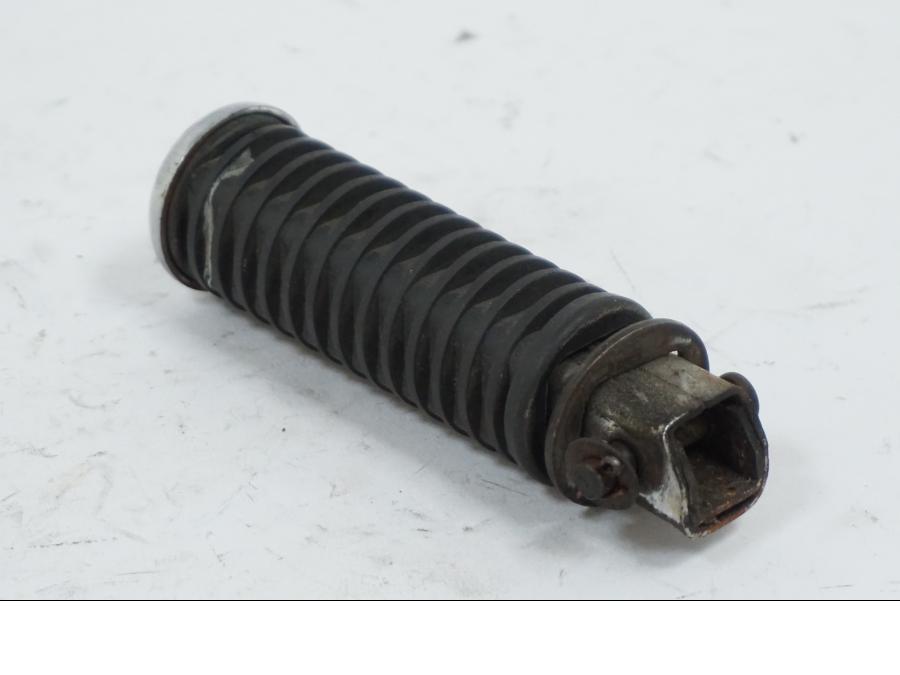 Vänster sida på Fotpinne från en Honda VT 600 C -1995 motorcykel.