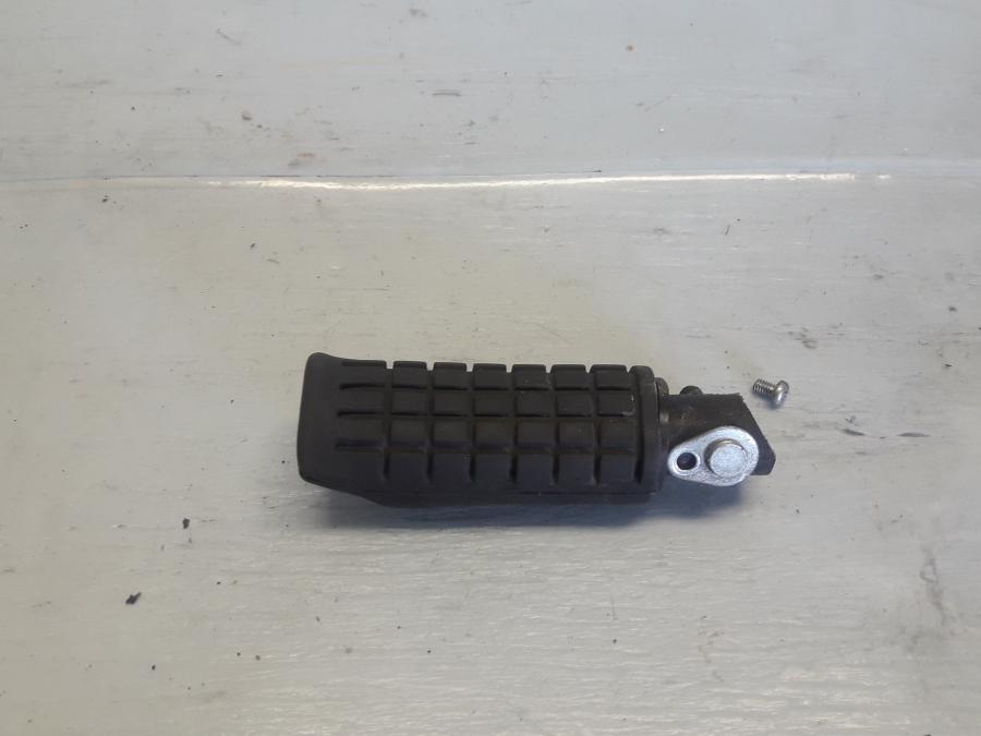 Framsidan på Fotpinne från en Honda CBR 125 R -2008 motorcykel.