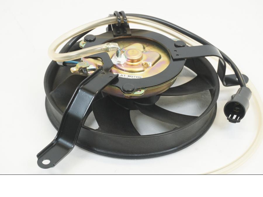 Höger sida på Vattenkylfläkt från en Kawasaki KVF 650 -2005 motorcykel.