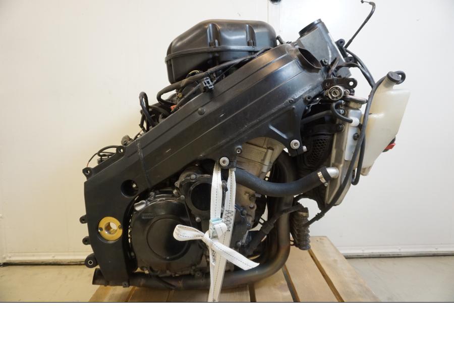 Snett nerifrån på Motorpaket från en Suzuki GSX-R 1000 -2003 motorcykel.