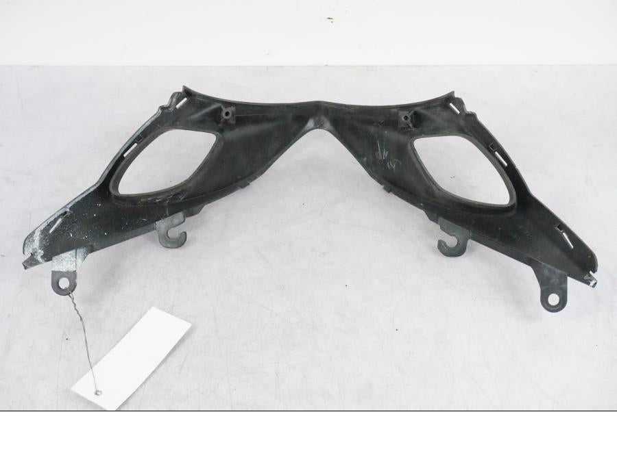 Snett uppifrån på Luftintag från en Suzuki GSX-R 1000 -2008 motorcykel.