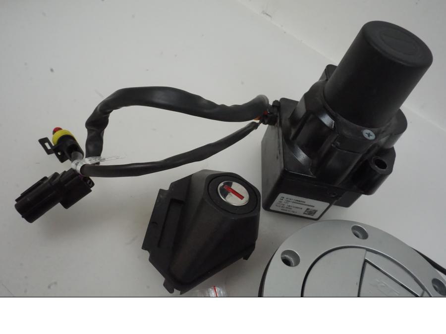 Vänster sida på Låssats från en KTM 1290 Super Duke -2019 motorcykel.