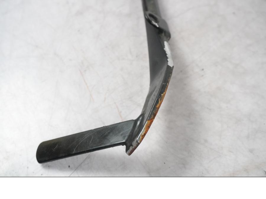 Snett nerifrån på Sidostöd från en H-D Touring Street Glide FLHX -2009 motorcykel.