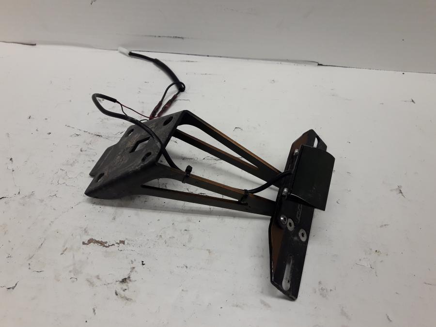 Höger sida på Skylthållare från en Suzuki GSX-S 1000 -2018 motorcykel.