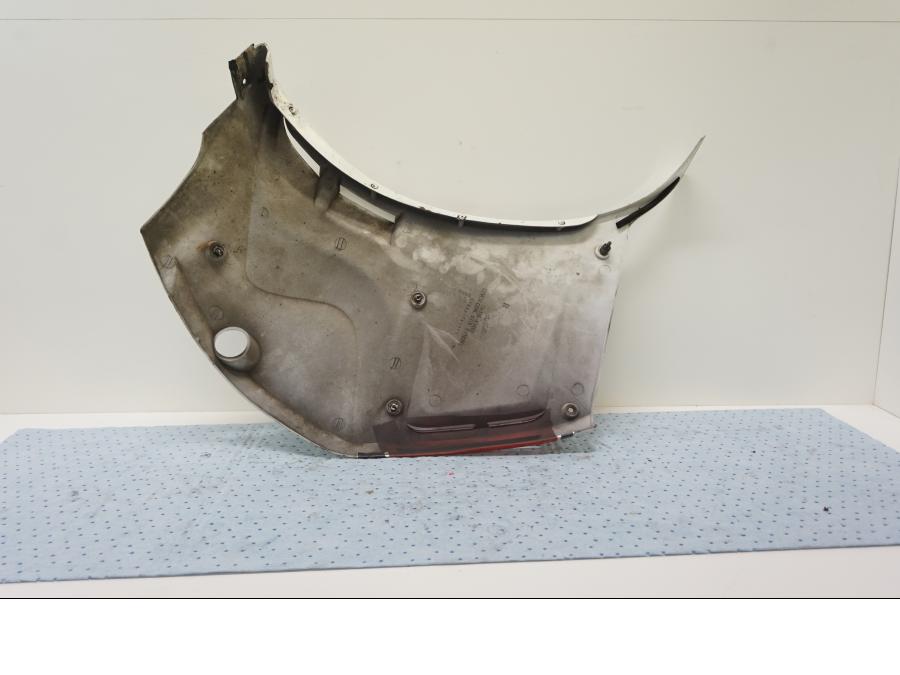 Vänster sida på Sidkåpa från en Suzuki GSX 550 -1985 motorcykel.