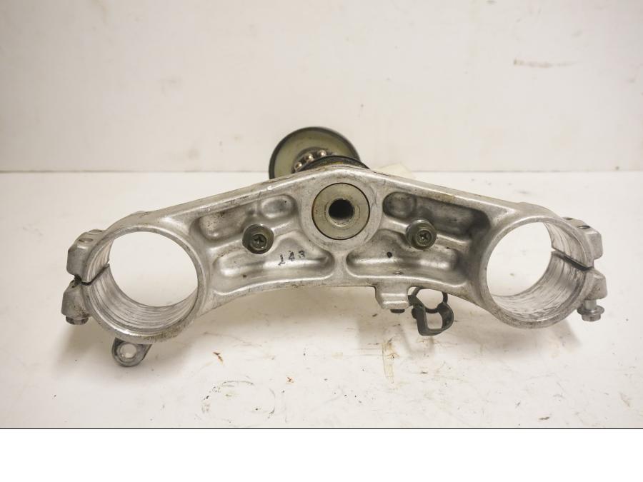 Baksidan på Gaffelkrona från en Suzuki GSX-R 1000 -2001 motorcykel.