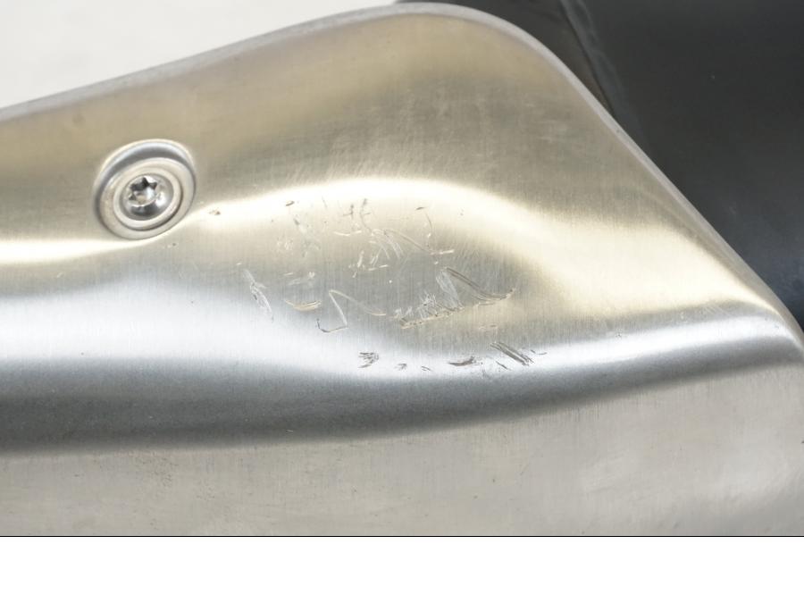 Extrabild6 på Ljuddämpare från en Aprilia Tuono V4R -2011 motorcykel.