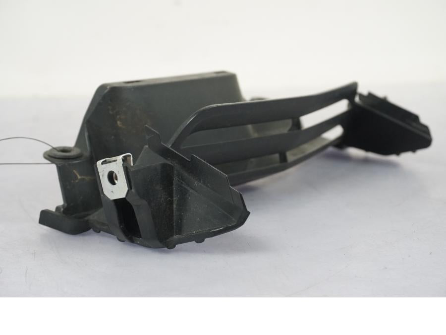 Snett nerifrån på Luftvinge från en BMW R 1250 GS -2019 motorcykel.