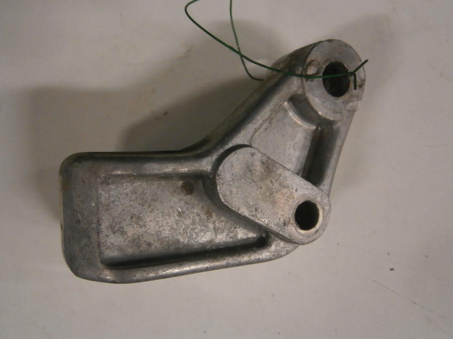 Baksidan på Fotpinnefäste från en Triumph Legend TT -2001 motorcykel.