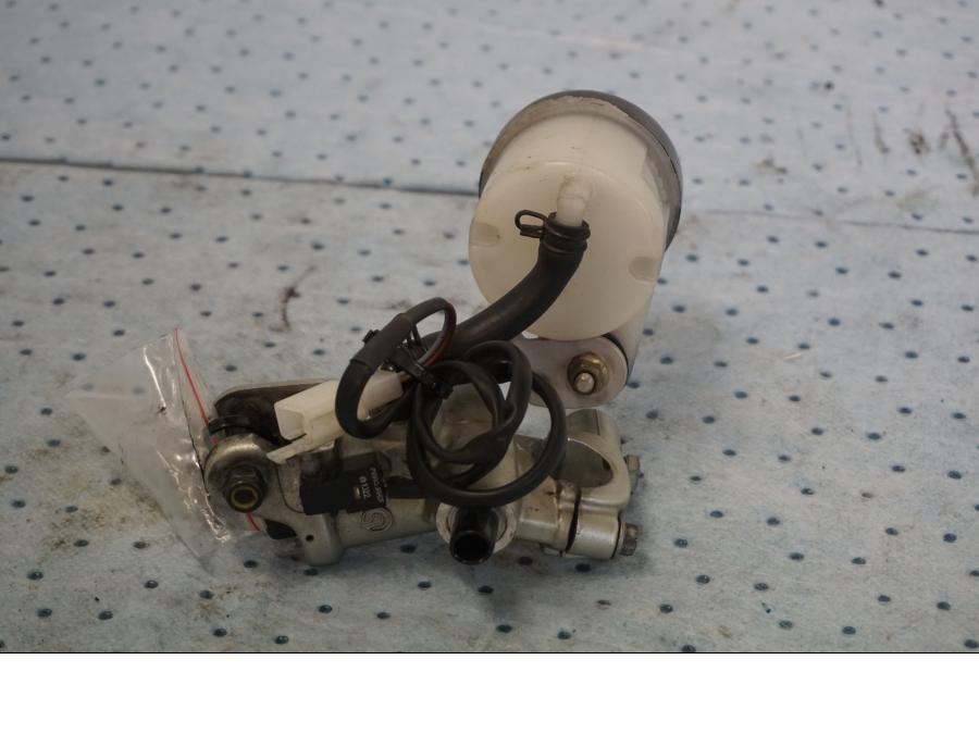 Extrabild1 på Bromshuvudcylinder från en KTM 690 Duke -2008 motorcykel.