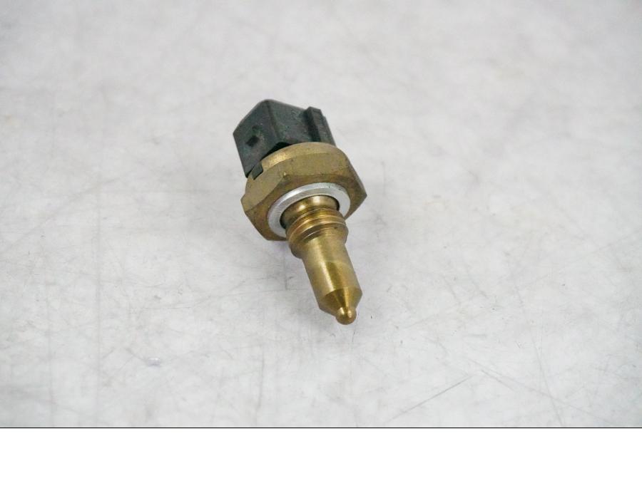 Höger sida på Vattenkylgivare från en BMW K 1200 S -2005 motorcykel.