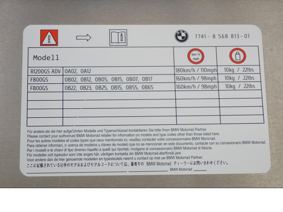 Snett nerifrån på Väsklock från en BMW R 1200 GS -2019 motorcykel.