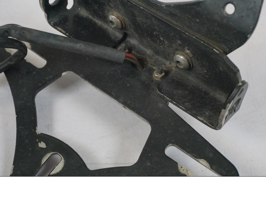 Extrabild3 på Skylthållare från en KTM 1290 Super Duke R -2018 motorcykel.