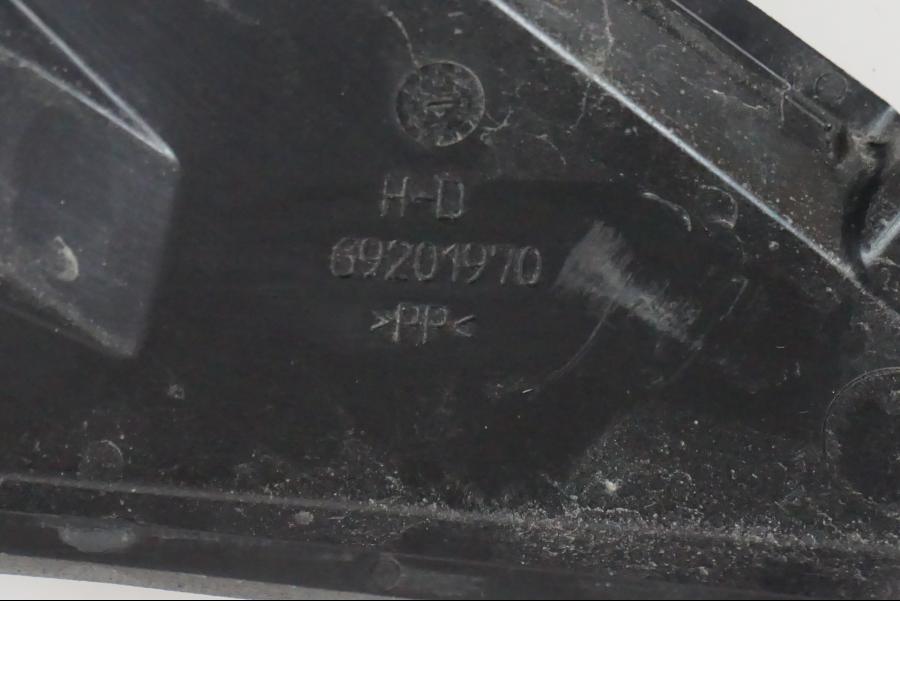 Vänster sida på Kåpor från en H-D Adventure Pan America Special RA1250S -2021 motorcykel.