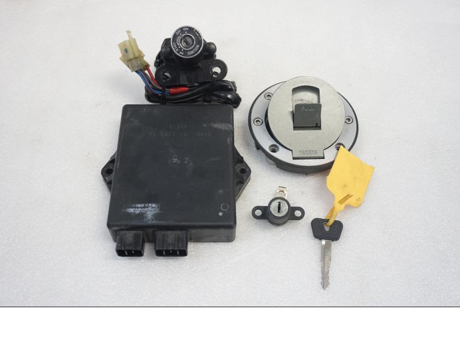 Framsidan på Låssats från en Yamaha YZF R6 -1999 motorcykel.