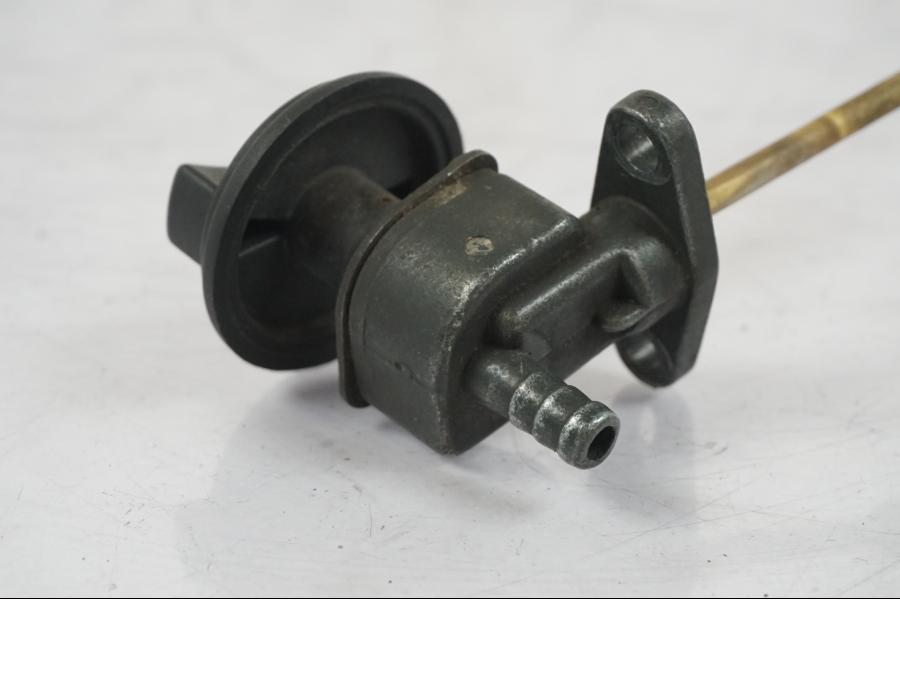 Vänster sida på Bensinkran från en Aprilia RS 125 -2000 motorcykel.