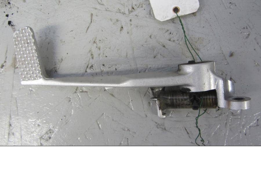 Baksidan på Bromspedal från en Yamaha YZF R6 -2006 motorcykel.