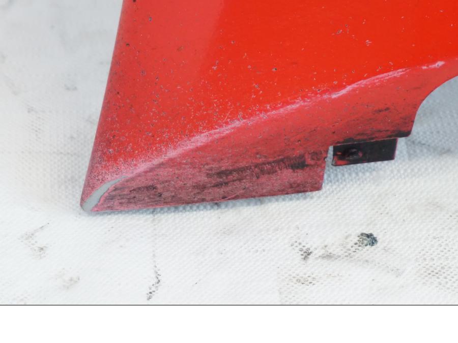 Snett nerifrån på Magkåpa från en Yamaha YZF R6 -2006 motorcykel.