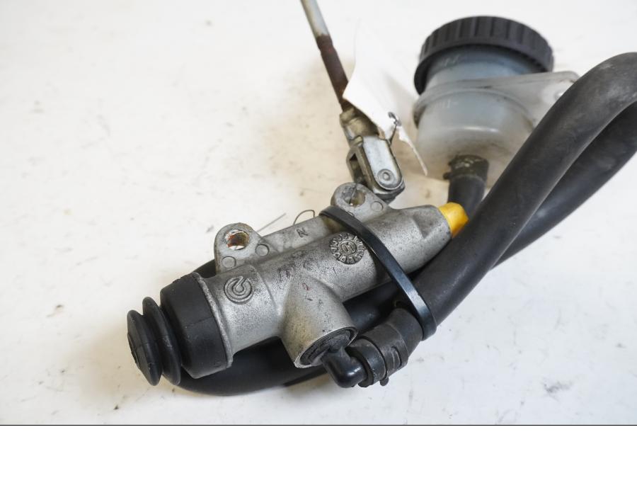 Höger sida på Bromshuvudcylinder från en Yamaha BT 1100 -2002 motorcykel.