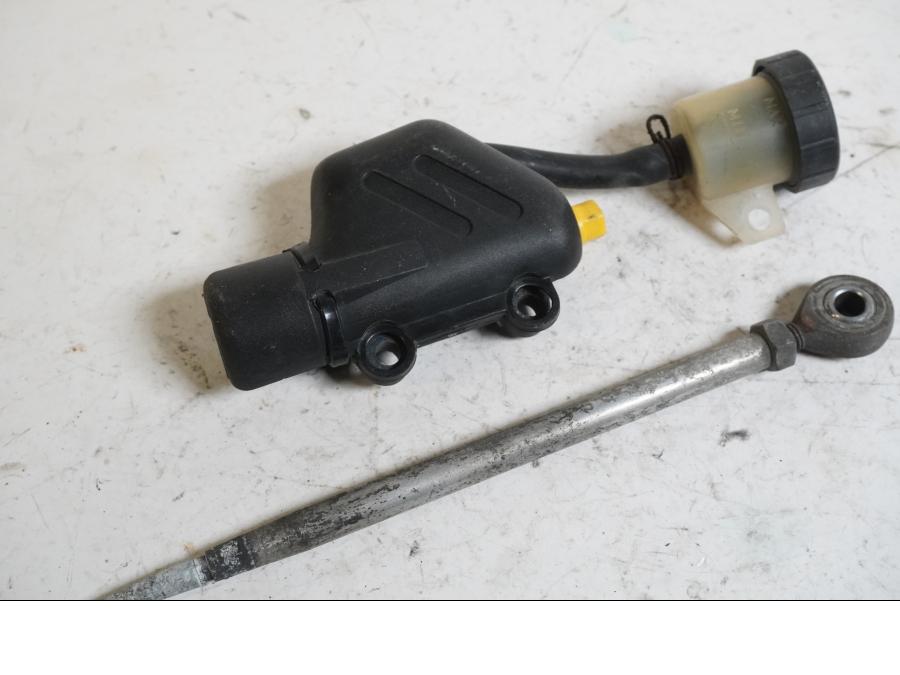 Baksidan på Bromshuvudcylinder från en KTM 640 SM -2004 motorcykel.