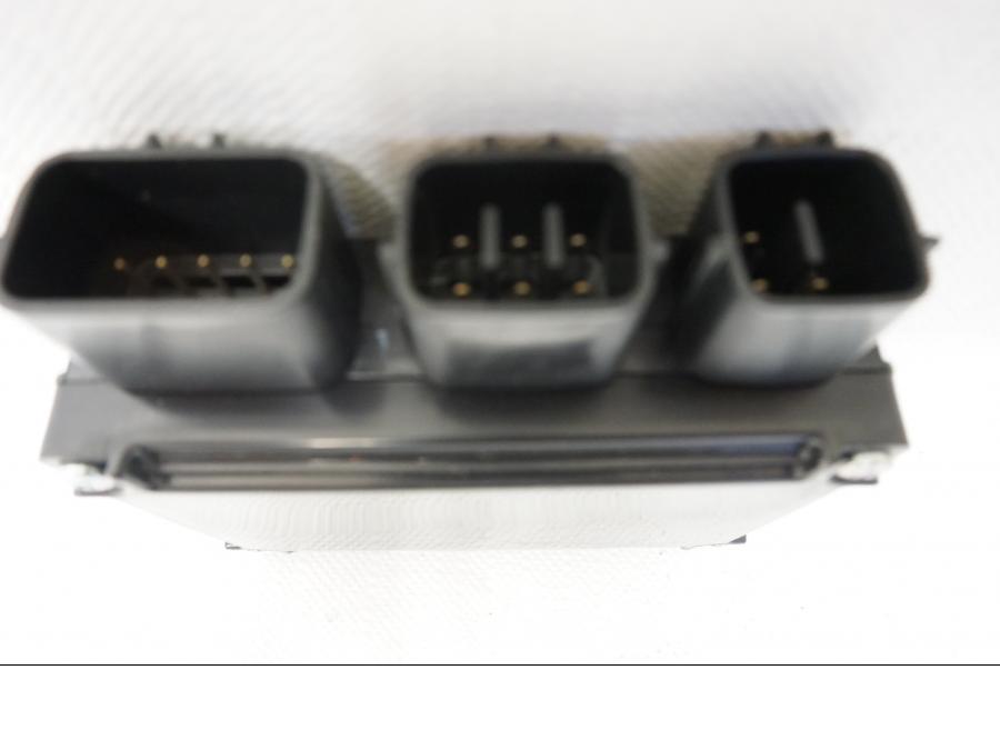 Vänster sida på Reläbox från en Kawasaki Z 900 -2020 motorcykel.