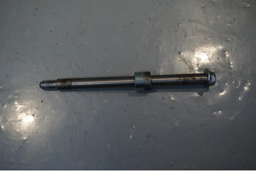 Framsidan på Axel från en Yamaha V-MAX 1200 -2001 motorcykel.