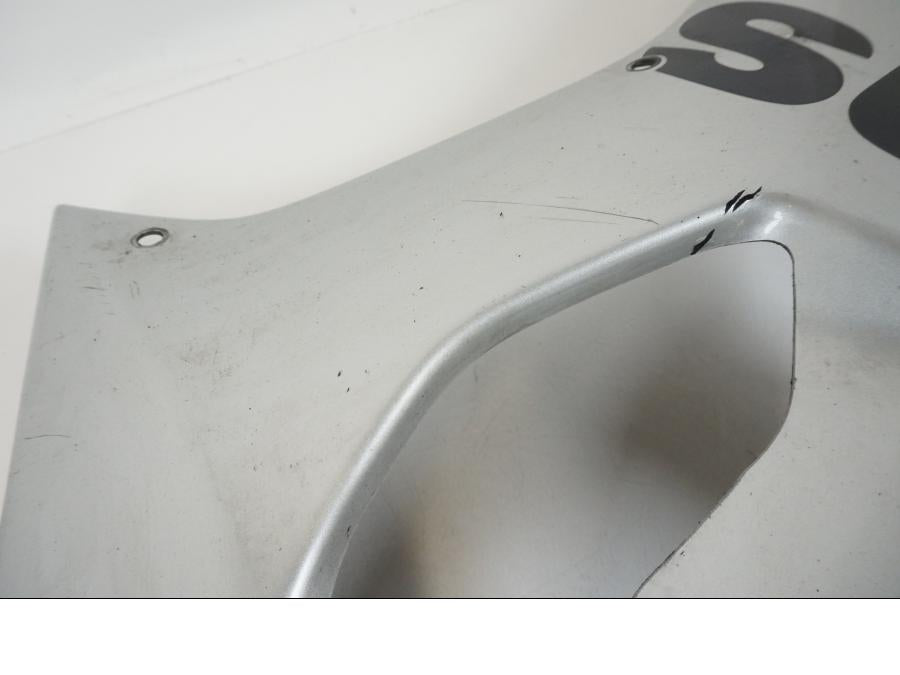 Snett uppifrån på Sidkåpa från en Suzuki GSX-R 1000 -2003 motorcykel.