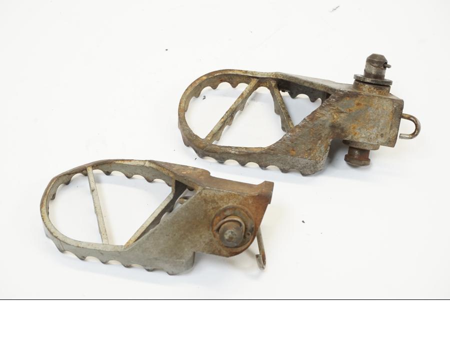 Snett uppifrån på Fotpinne från en Husaberg FS 650 E -2003 motorcykel.