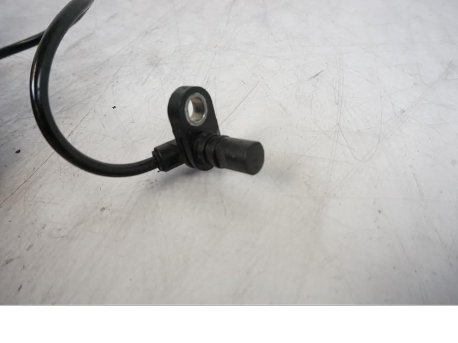 Vänster sida på ABS givare från en KTM 1290 Super Duke R -2021 motorcykel.