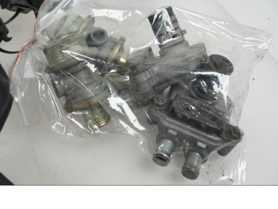 Vänster sida på Second Air från en Yamaha XJ 900 S -1997 motorcykel.