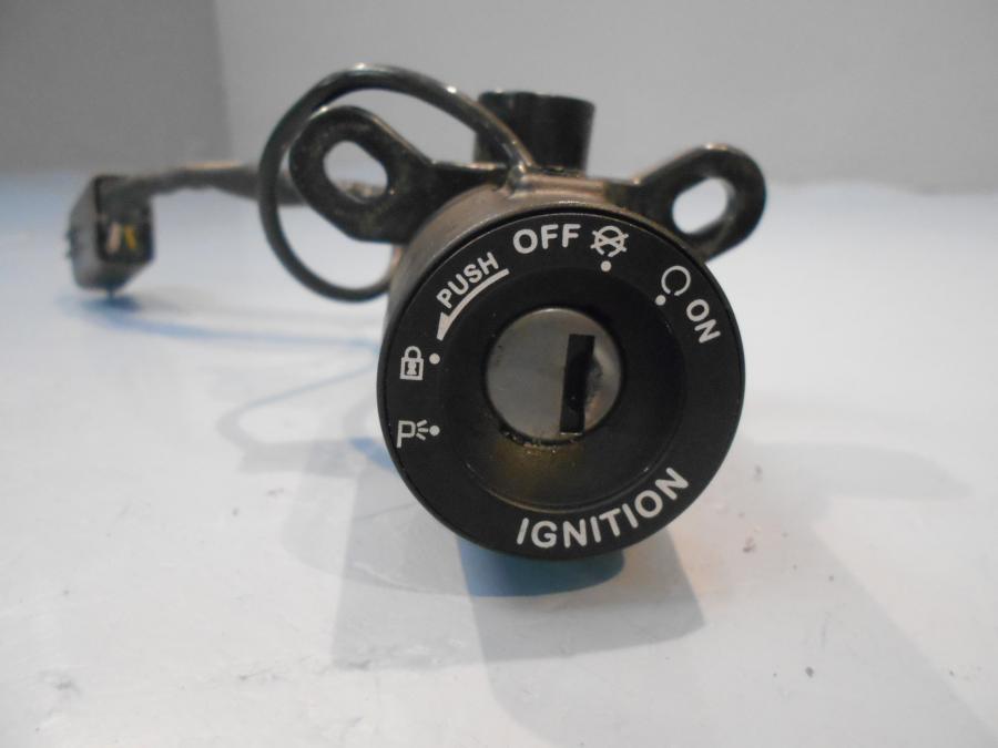 Snett uppifrån på Låssats från en Triumph Tiger 800 -2016 motorcykel.