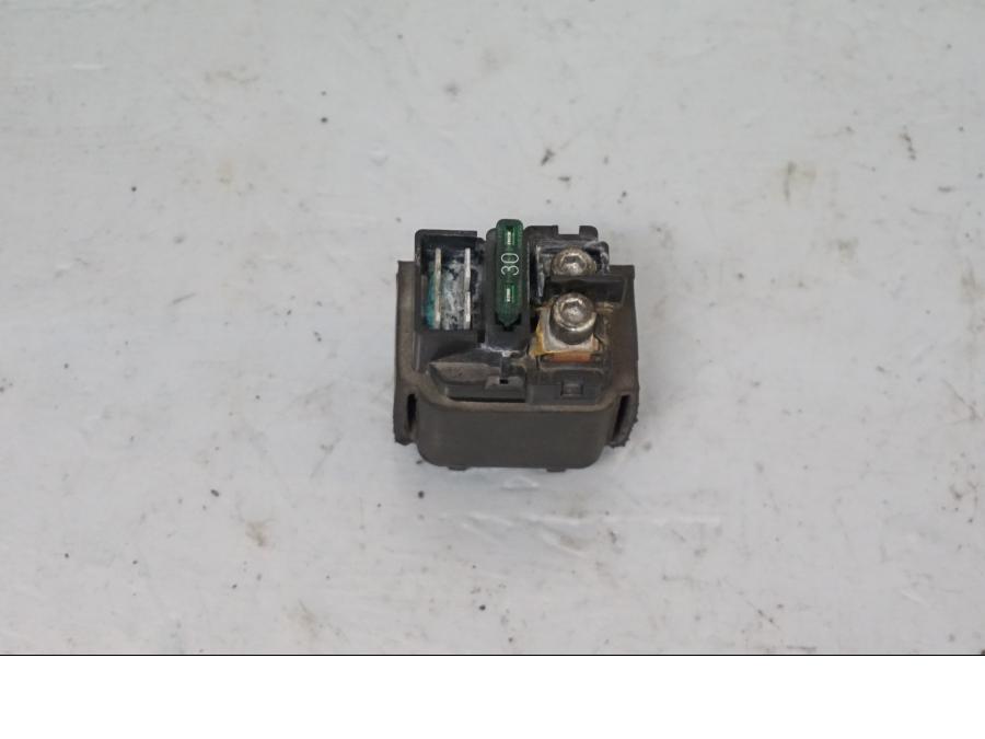 Framsidan på Startrelä från en Honda CBR 900 RR -1996 motorcykel.