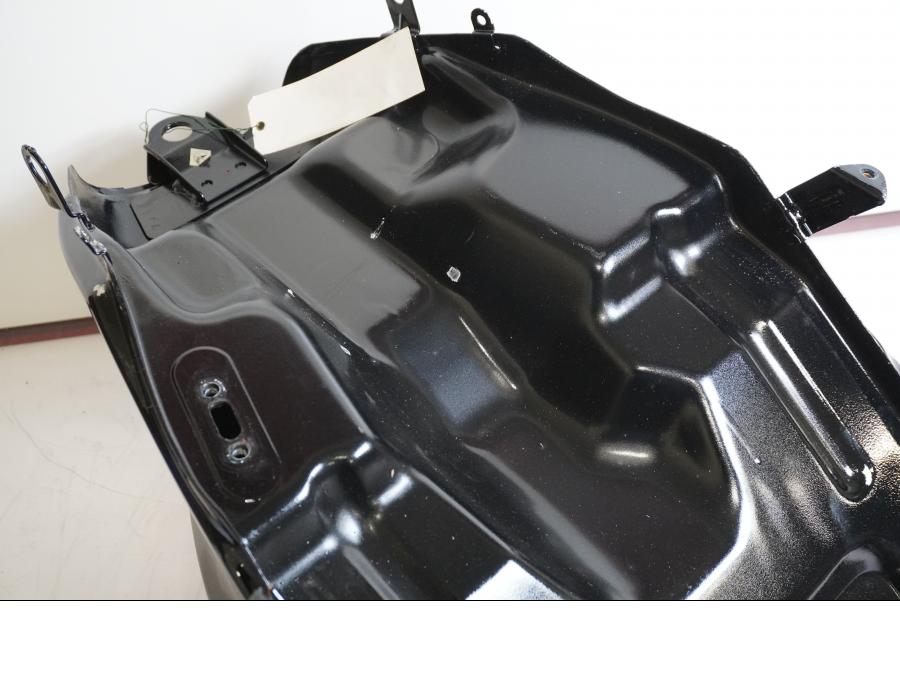 Extrabild3 på Bensintank från en Kawasaki GPZ 500 -1988 motorcykel.