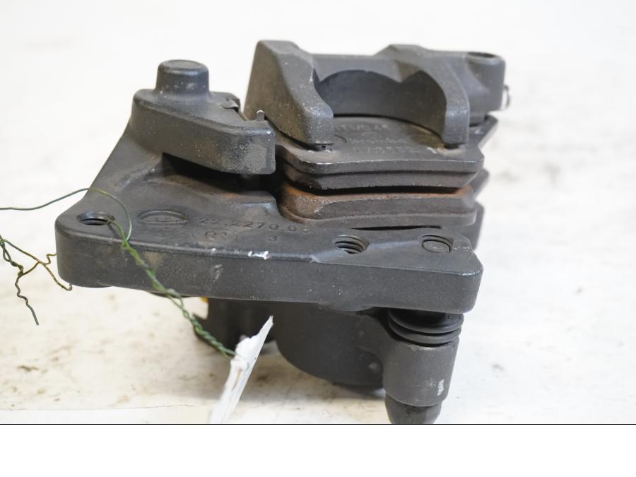 Höger sida på Bromsok från en BMW F 650 CS -2002 motorcykel.