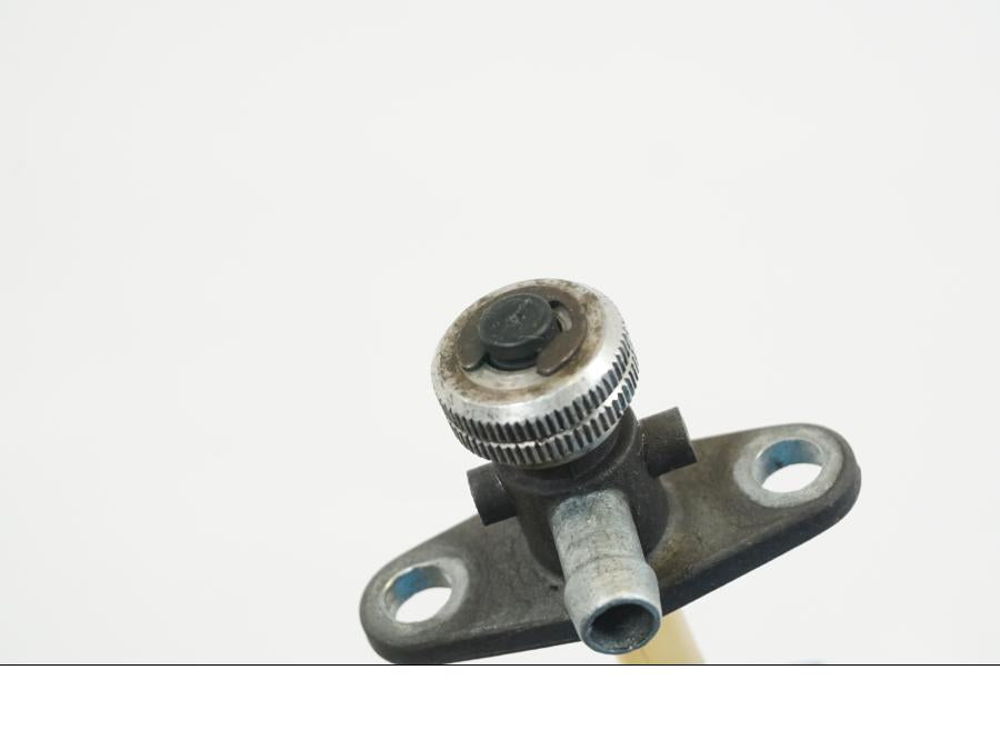 Höger sida på Bensinkran från en KTM 1190 Adventure -2013 motorcykel.