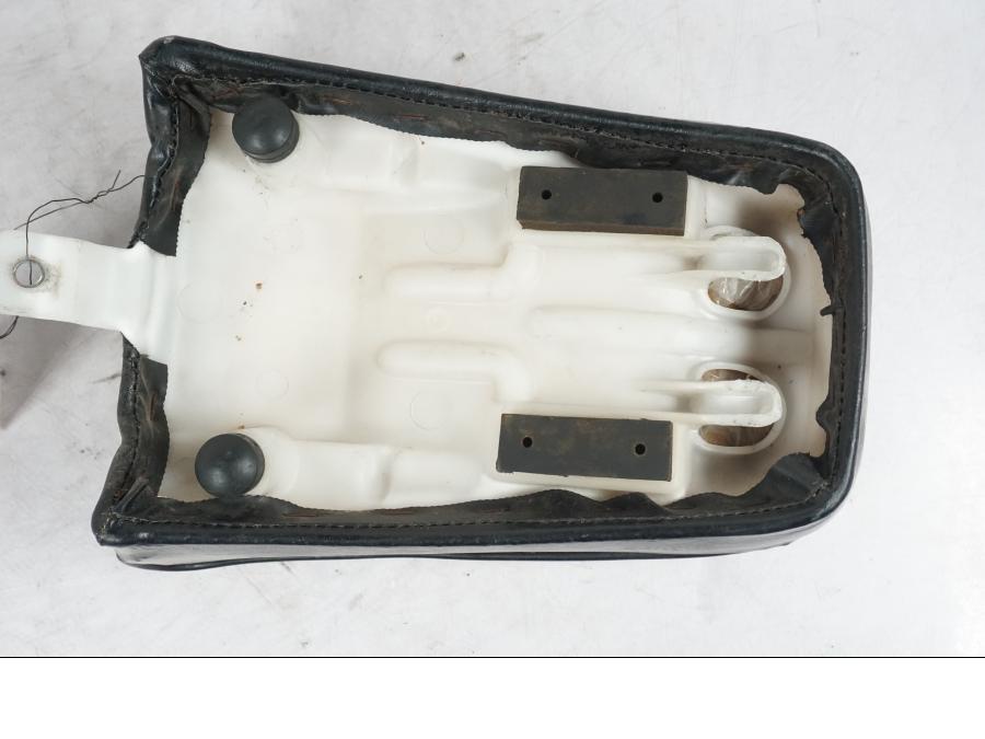 Snett uppifrån på Sadel från en Suzuki LS 650 -1993 motorcykel.