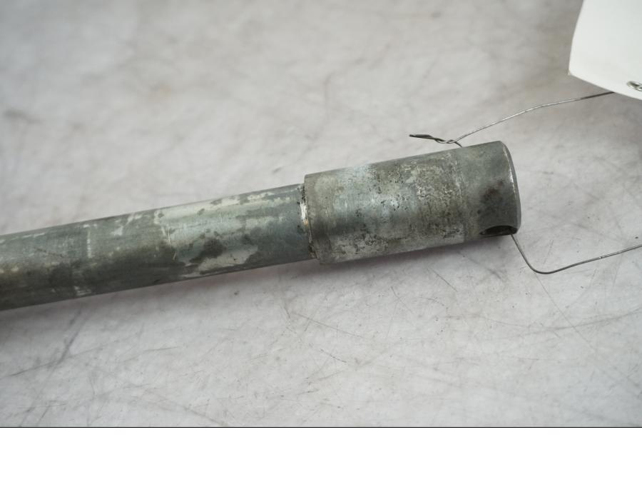 Vänster sida på Axel från en Kawasaki VN 1500 -1996 motorcykel.