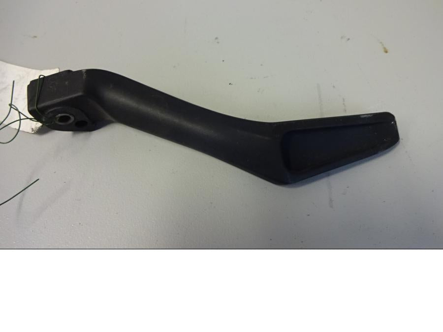 Höger sida på Fotpinne från en Yamaha MT-01 -2005 motorcykel.