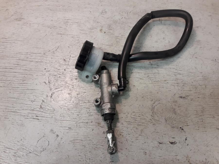 Framsidan på Bromshuvudcylinder från en Kawasaki GTR 1400 -2012 motorcykel.
