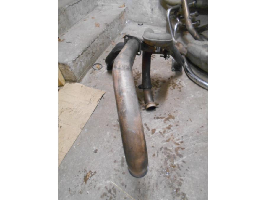 Snett uppifrån på Grenrör från en Suzuki TL 1000 S -1998 motorcykel.