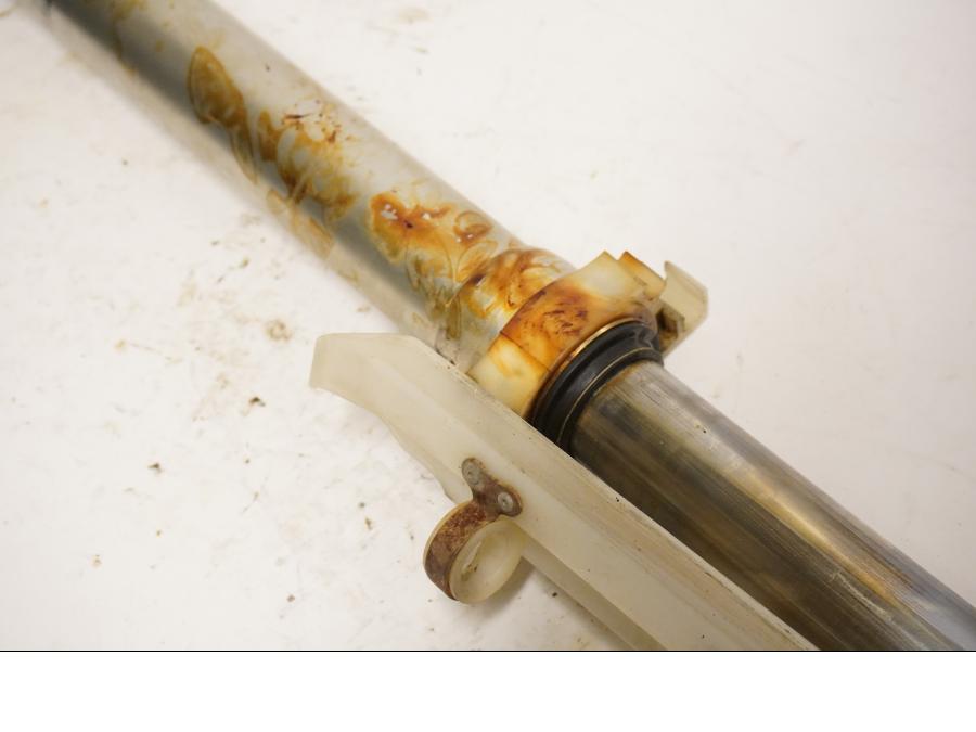 Snett uppifrån på Gaffelben från en Kawasaki KLX 650 -1993 motorcykel.