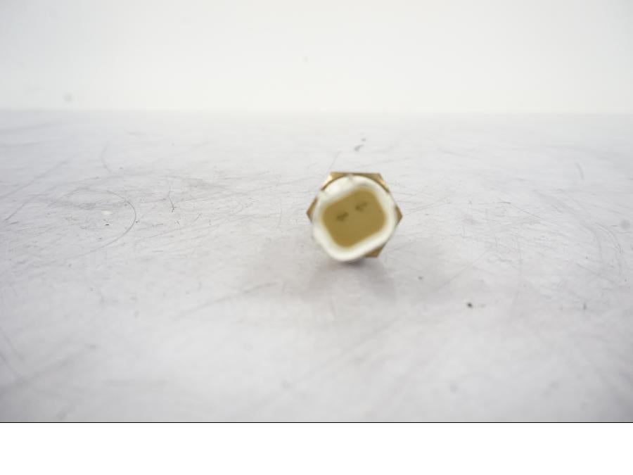 Vänster sida på Vattentermostatgivare från en KTM 790 Duke -2019 motorcykel.